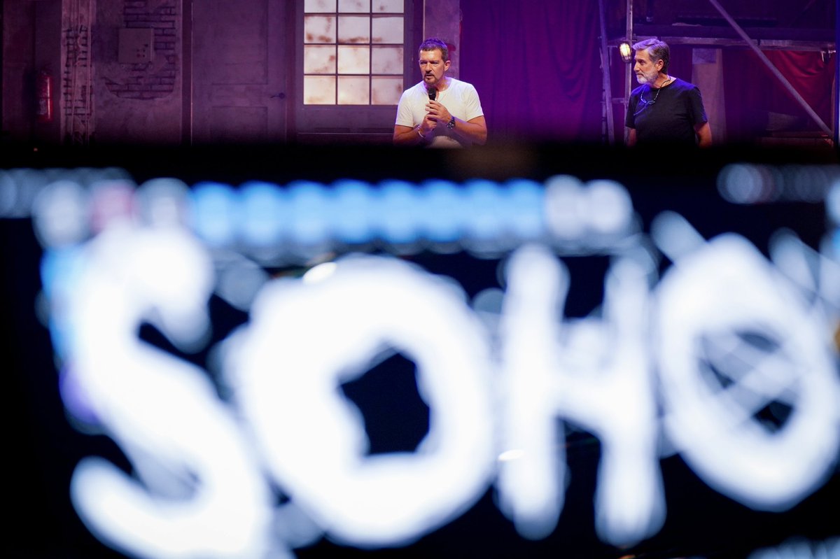 ampygarciafoto's tweet photo. Presentación de Godspell en el @TeatroDelSoho 🎭❤️ 
@antoniobanderas https://t.co/V2VIttYtjZ
