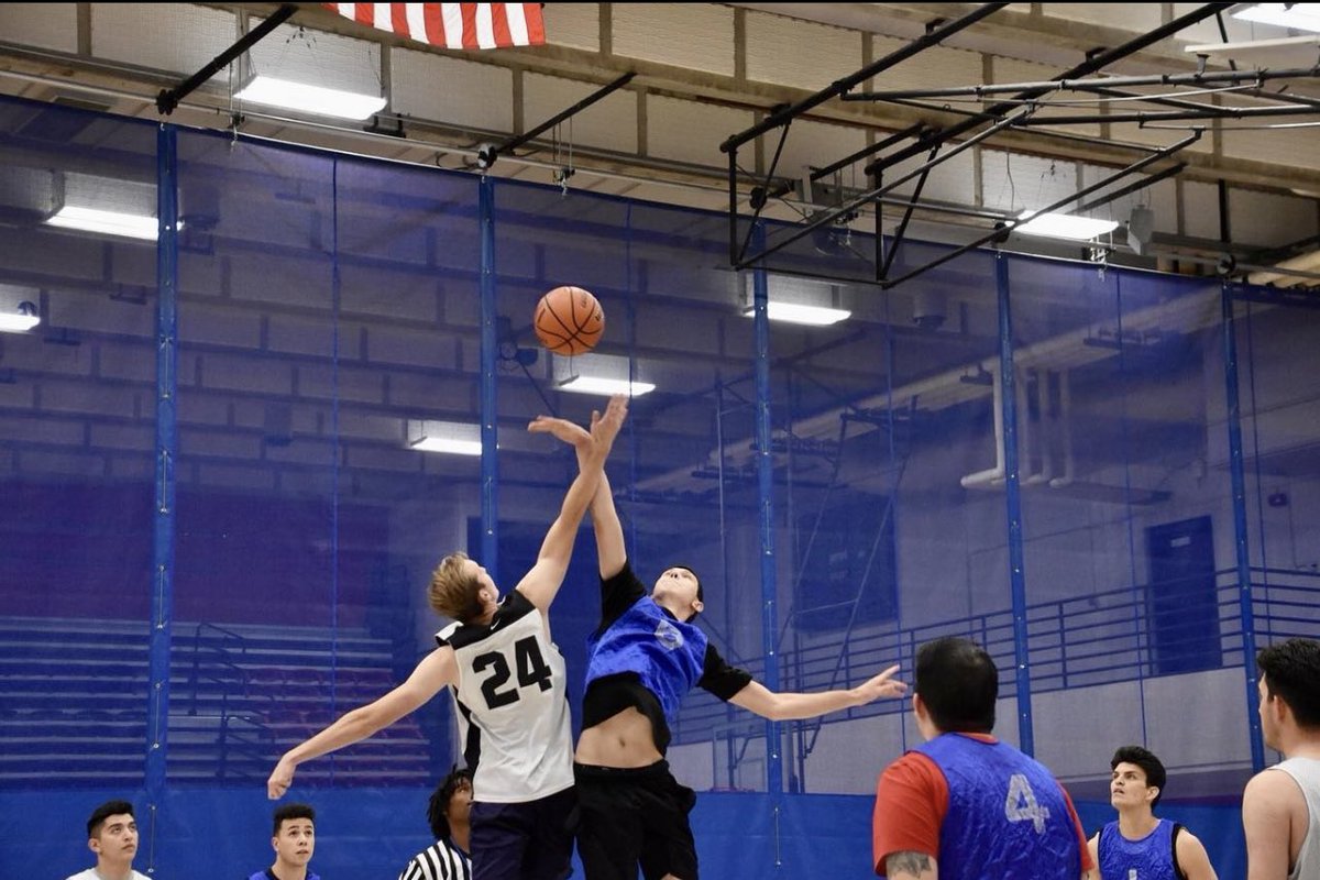 MSUDenverRec's tweet photo. Intramural Basketball Playoffs start TONIGHT!
Tip off @ 6:30pm
📍Center Court PE Event Center
🏀6:30pm
Team Boyer vs Hoop Nation
🏀7:30pm
Greek Mafia vs The Bandits
Come out and support your friends! #GETROWDY
#MSUDenver
#MSUDenverRec
#RoadrunnerRec
#MSUDenverLife https://t.co/M4Af8B7hzU