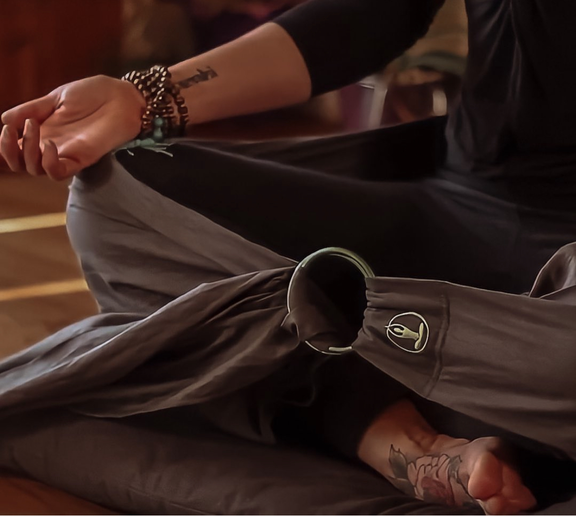 earth_to_ethers's tweet image. The Lotus Wrap supports your body while you embark on the solo journey to sit in meditation 🤎

Whether in sukhasana, vajrasana, or lotus pose, you are supported in a comfortable, sustainable position. 

Visit the link in our bio to shop!
