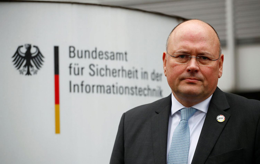 📌 Almanya Federal Siber Güvenlik Kurumu (BSI) Başkanı Arne Schönbohm, bağlantılı olduğu bir dernek üzerinden Rusya ile yakın ilişkiler kurduğu iddiasıyla görevden alındı.