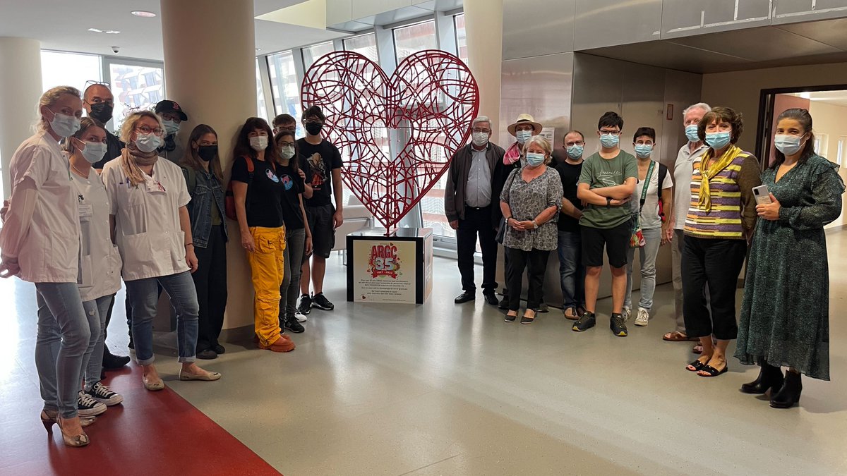 aphm_actu's tweet image. Bon anniversaire l&apos;#ARGC 🎂🎉. L&apos;Association Régionale des Greffés du Coeur a fêté ses 35 ans en juin dernier, et a offert ce lundi à l&apos;Hôpital de la Timone ce magnifique #coeur ❤️ que vous pourrez désormais admirer dans le hall d&apos;accueil (Timone 2).