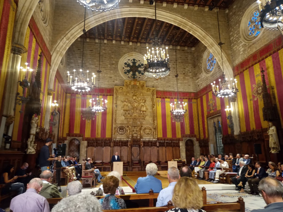 patgato's tweet photo. En el lliurament dels Premis Ramblista d'Honor, que organitza @AmicsdeLaRambla, i que enguany ha premiat a la @Llibpompeia, al @MuseuMaritim  i a @julicapella, qui, per cert, ha fet una preciosa dedicatòria a la seva mare. Felicitacions als premiats! https://t.co/GgSwkPsyVF