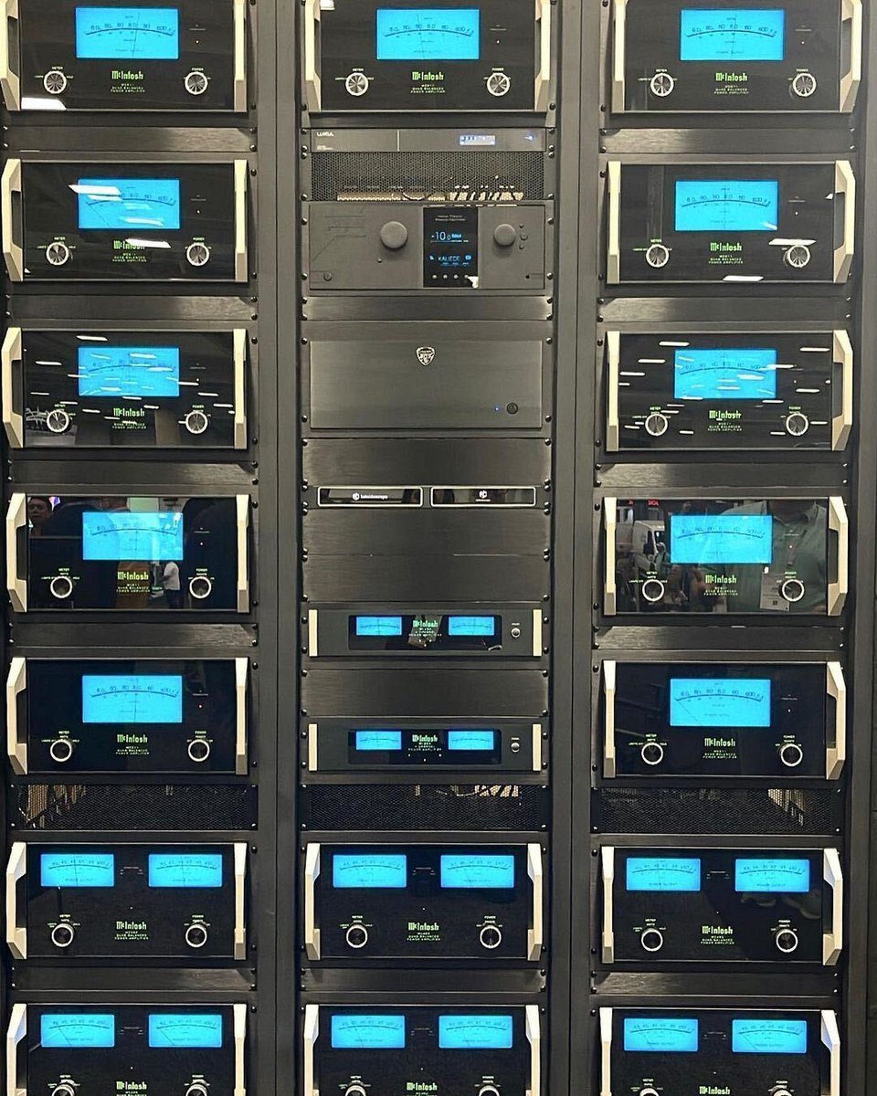 LuxulCorp's tweet photo. Still reminiscing about #CEDIA... Did anyone else catch our AGS-1016 Gigabit Switch in this amazing @mcintoshlabs home theater system? 💚😍
@KaleidescapeInc
#McStack #BlueMeters #McIntoshLabs #HomeTheater #AudioPhile #HifiAudio #HomeTheaterDesigns #AV #Gear https://t.co/BagEdfkpB9