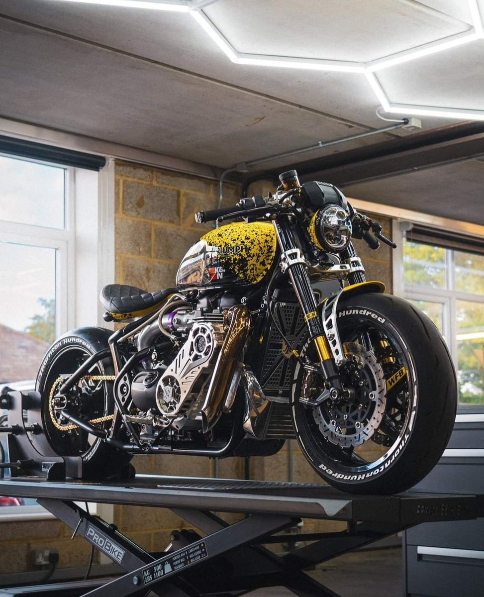 ProBikeUK's tweet photo. That lift..!! 🔥🧰 Thornton Hundred: Big shout to @built_magazine for the feature on the WFB2 - very well written by @gordanjibbons 👌🏽 Catch us in Issue 40 #ProBikelifts #Triumph #thorntonhundredmotorcycles #builtmagazine https://t.co/A0rRtSSpz5