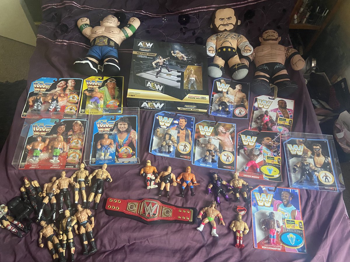 _e_m_m_a_1's tweet photo. Sorting through little mans Christmas stash and I reckon heβs going to be happy #wrestling #hasbro #wwffigures #wwefigures #figurekid https://t.co/ppEZHb4PSb