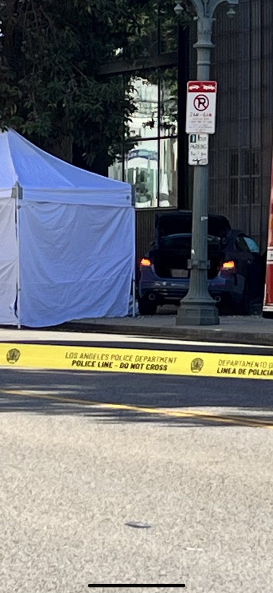 Drove by a car accident this morning in Hollywood, not knowing it involved comedian <a href="/thelesliejordan/">Leslie Jordan</a>. The 67 year old died at the scene.