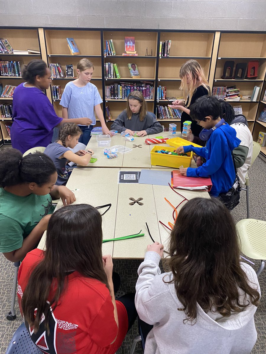 the first students to use the <a href="/PioneerPirates/">Pioneer Middle School</a> Inspire lab during lunch - they loved it! so fun to see their creativity and collaboration. none of them realized 10 minutes could go by so fast!