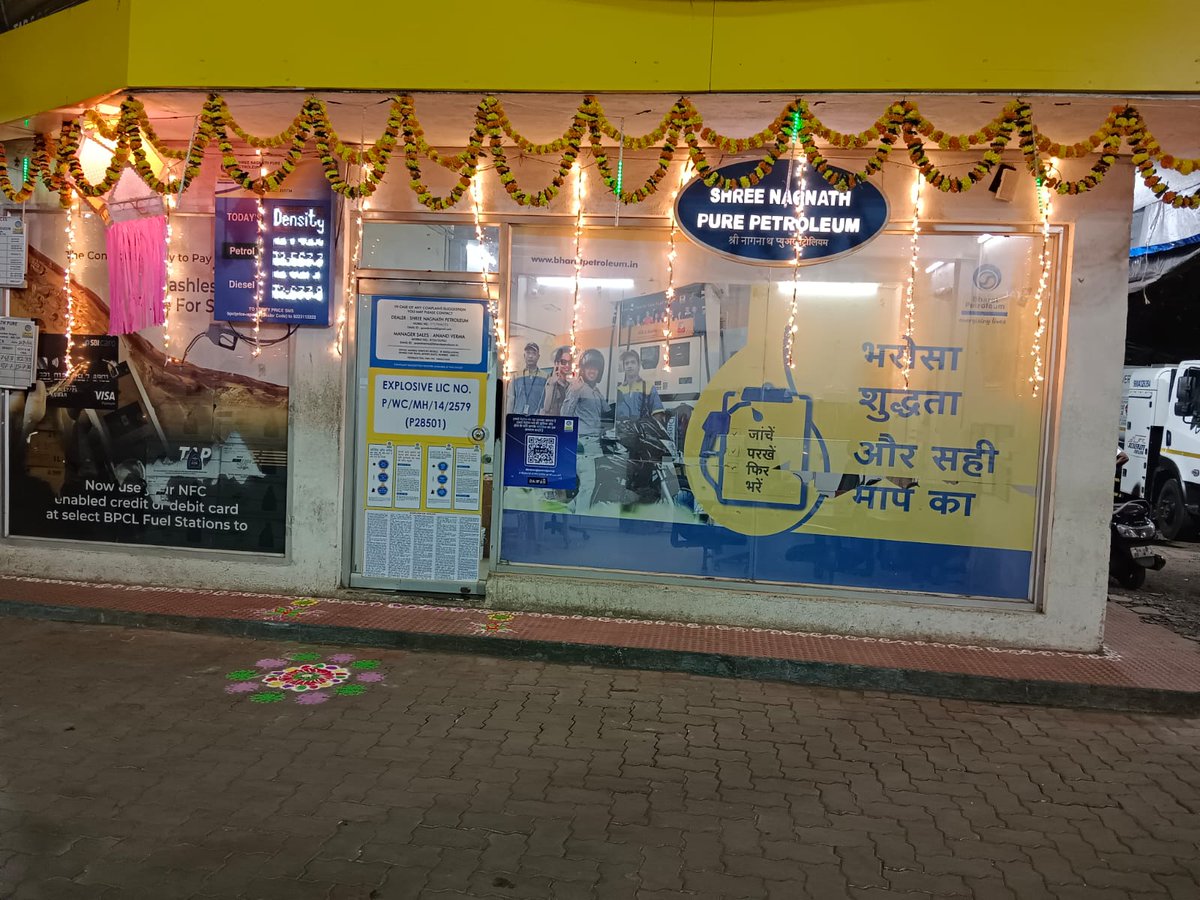 BPCLRETAILMUMB1's tweet photo. Wishing all our valued patrons abundance of joy this Diwali. 
From BPCL team at *Shree Nagnath Petroleum, Goregaon,Mumbai Territory*
#HappyDiwali   
#photooftheday
#powerwithinyou
#PureforSure #BharatPetroleum #BPCLfuelstations #EnergisingLives 
 @BPCLimited @rakeshsinhabpc https://t.co/O5aX0dD4pd