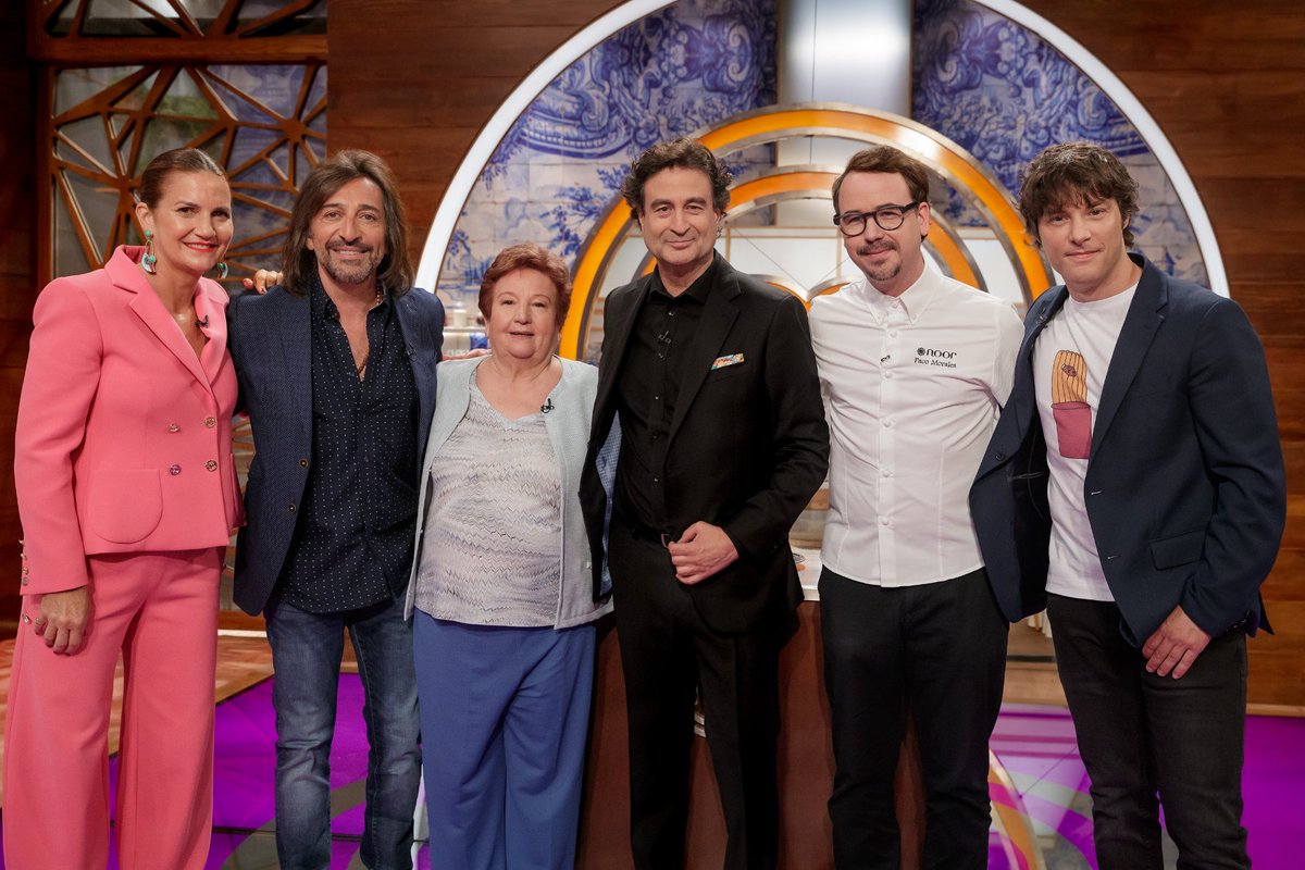 FandeMasterChef's tweet photo. Esta noche en #MCCelebrity tenemos repesca, los aspirantes prepararán un plato de alta cocina, viajarán al #RealMonasteriodeSantaMaríadeElPaular donde elaborarán un menú diseñado por el chef #DanielOchoa y visita de @Josietwitteando @ACarmonaOficial y @Pacomoraleschef https://t.co/LtLfRZ6E8A
