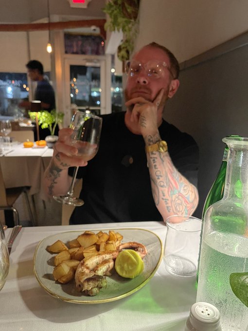 Cheers https://t.co/GgI7nm5HPU