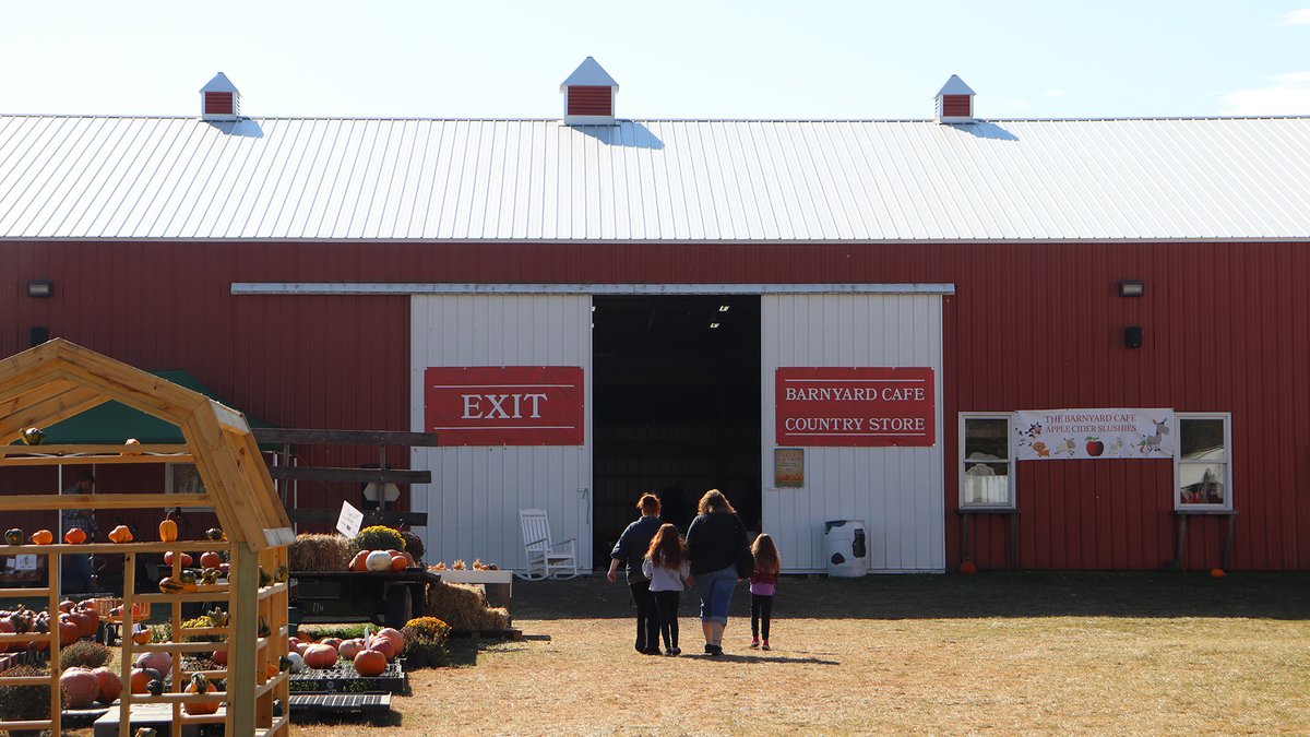 thk_tma's tweet photo. We are so thankful to everyone for making our 2022 THK #FallFamilyDay at #VanBurenAcres a HUGE success!! ππ Thank you to Van Buren Acres for being a wonderful host, organizing the catering, and making us feel right at home! π½π
#THK #TMA #fall2022 #fallcolors #family https://t.co/p1ZsieY641