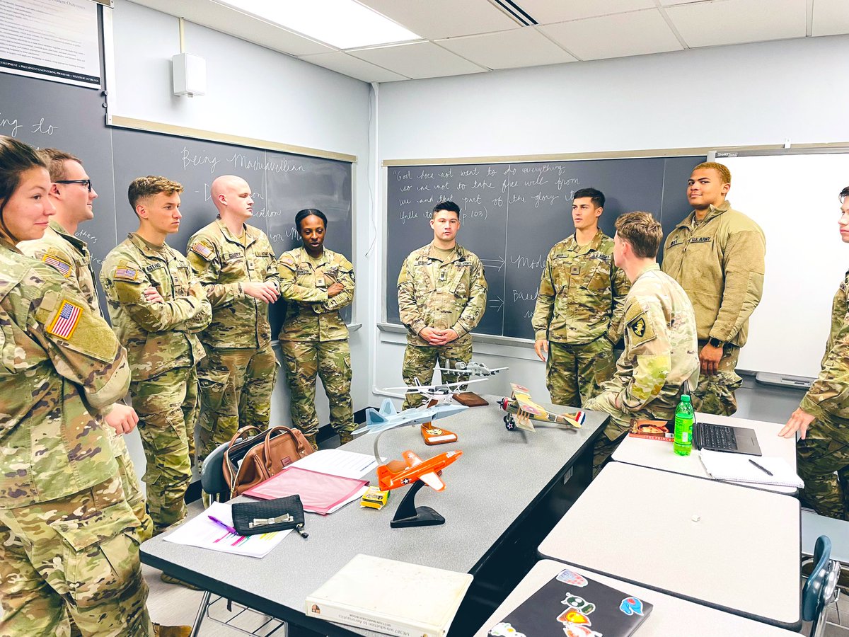 Is it better to be feared or loved? Who was right - Socrates or Machiavelli? Pictured here: @WestPointSOSH cadets having to argue their opposing view in a graded debate. #politicalthought #thinkandwin