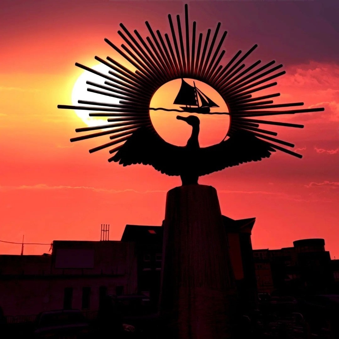 visit_galway's tweet photo. The sculpture of the 'Claddagh Icon' by John Coll silhouetted against an Autumn sky... We simply love this shot! 🔥❤️
📸 IG/ kamalrajput755
📍 Claddagh, Galway
#CladdaghIcon #Sculpture #JohnColl #Sillhouette #Autumn #GalwayHooker #Sun #Claddagh #Galway #Ireland #VisitGalway https://t.co/RpZlS7fvUh