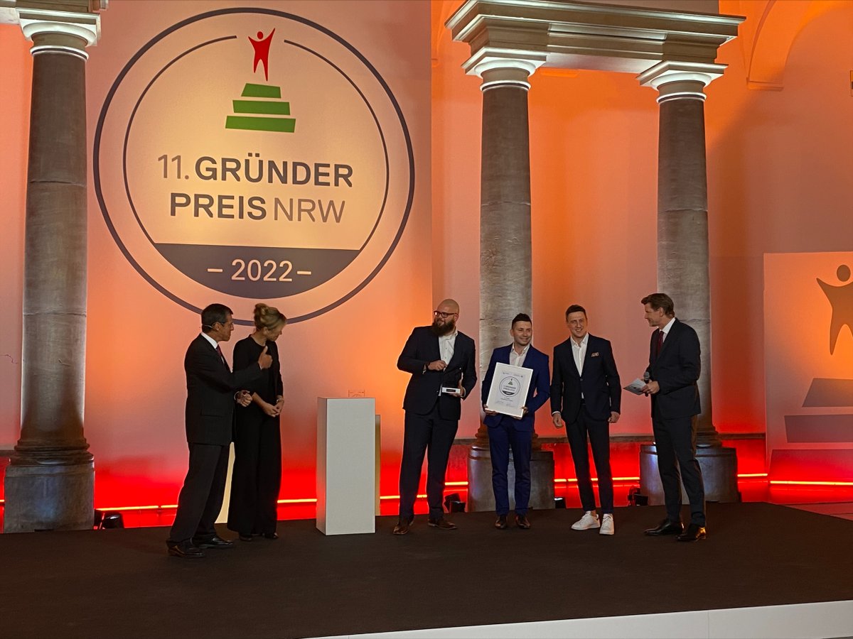 3️⃣. Platz #GründerpreisNRW 2022: Wir gratulieren <a href="/SalesViewer/">SalesViewer® — Einfach neue Kunden finden</a> aus #Bochum 🥉, die mit ihrer digitalen Marketing- und Vertriebslösung überzeugten! Mehr Infos: gruenderpreis.nrw <a href="/WirtschaftNRW/">Wirtschaft.NRW</a> <a href="/GruendenNRW/">gründen.nrw</a> #Gründung #bewegtNRW #NRWBANK /jb