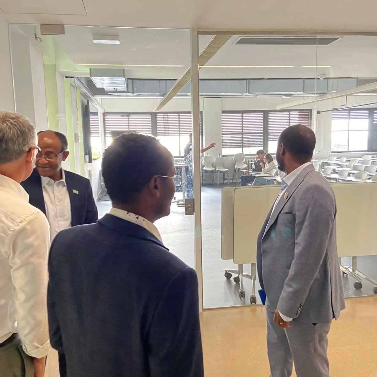 AccedeCoop's tweet photo. ➡️ Avui jornada profitosa per la delegació etíop.
✅️ A primera hora han estat a l'escola Santo Angel, centre que col·laboradora de forma estreta amb nosaltres.
✅️ Després visita i reunió a la Universitat Ramon Llull. https://t.co/7Q1WwN8hx6