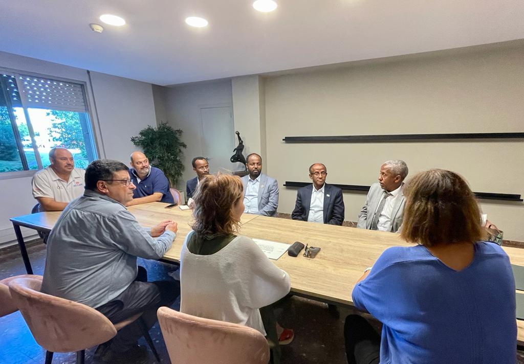 AccedeCoop's tweet photo. ✅️ A la tarda reunió amb responsables del Consell de l'Esport de Catalunya.
🙌 Intercanvi d'experiències i coneixements molt profitós per totes dues parts.

#cooperación #deporte #educación https://t.co/QFdkUxICM1