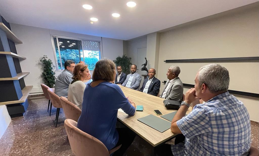 AccedeCoop's tweet photo. ✅️ A la tarda reunió amb responsables del Consell de l'Esport de Catalunya.
🙌 Intercanvi d'experiències i coneixements molt profitós per totes dues parts.

#cooperación #deporte #educación https://t.co/QFdkUxICM1
