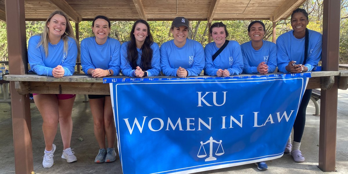 kulawschool's tweet photo. KU Women in Law hosted a 5K fun run on Friday and raised $555 for The Willow and Jana’s Campaign. The event was a huge success! Thank you to all that came out and supported the cause. #KUcommunities

@WillowDVCenter @JanasCampaign https://t.co/Gu71EfdZz9