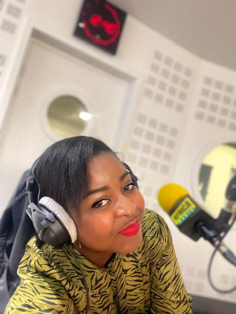 lablcamer's tweet photo. Bonsoir m’amours 😍
Vous allez bien, le week-end à été j’espère 😉. Je partage avec vous ce soir quelques images de mon passage à la Radio 📻 " @africaradioOFF " dans le cadre de l’émission « Les Matins d’Africa »
Merci pour cette invitation : @pheelpambou
#Labl #MaGratitude https://t.co/3qJXBRMArl