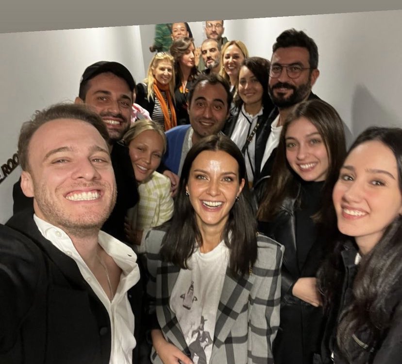 ryansbluee's tweet photo. YAAAAA CEMRE AND KEREM FINALLY MET🤩
#CemreBaysel #KeremBürsin #EflatunFilm https://t.co/qu0xDKBfYg