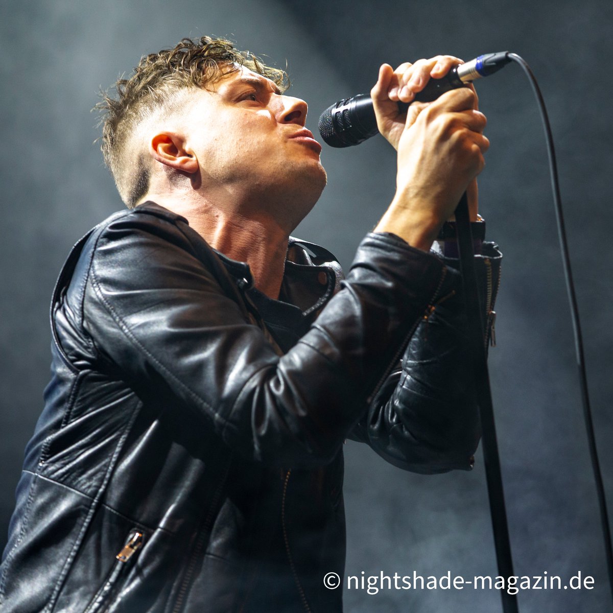 __Nightshade__'s tweet photo. Nightshade Galerie - E-tropolis 2022 - Agent Side Grinder https://t.co/jtb2tCc1AO #agentsidegrinder #synth #synthwave #postpunk #electro #electronicmusic #etropolis #etropolisfestival #turbinenhalle @asgsweden @Amphi_Festival https://t.co/P93Pxbw9YC
