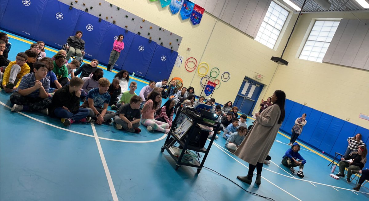 ParilloSusan's tweet photo. RED RIBBON WEEK. Winsor Hill School celebrates with positive choices. Fifth graders listened to a TarWars presentation by Lifespan. #winsorhillschool #beyourbestself#ourkids @lifespan @ridepted https://t.co/M7WCcYyePx