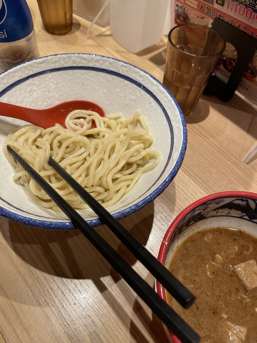 tomaR85215's tweet photo. おはようございます🌞

いろんな層の方とお話しできて、医療技術、知識もそうだけど
様々な人の考えが知れるところ！！

 #鍼灸師の素晴らしいところ祭り
#柔道整復師の素晴らしいところ祭り
#おは戦41025ok 
#1kgのつけ麺は流石に😇 https://t.co/Nhl0tkgVWQ