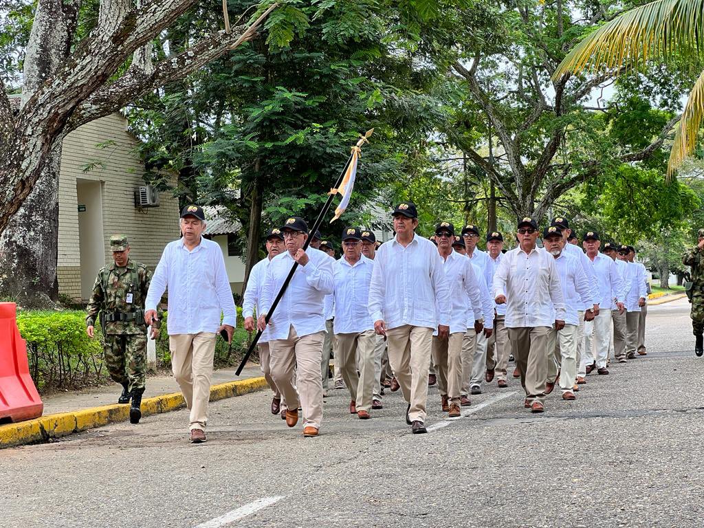 ejercito_cedoc's tweet photo. Para nuestra #EMSUB siempre será un honor recibir a sus egresados y recordar juntos los mejores momentos en su Alma Mater.

En 📸el curso de Suboficiales N. 11  soldados por siempre y a quienes con gratitud y amor les reconocemos su entrega a la patria. https://t.co/E4En61v4dX