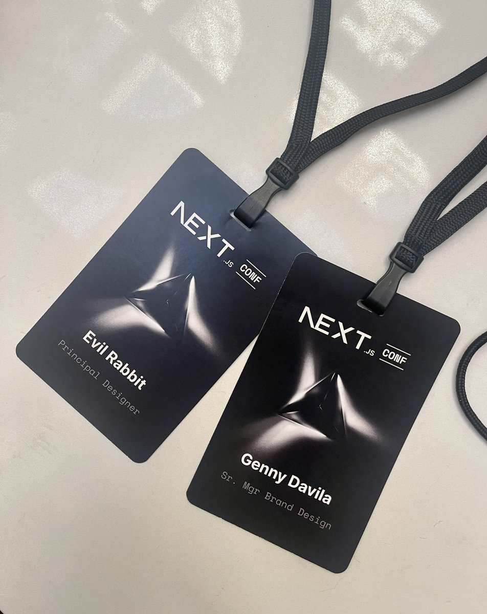 gennyxdavila's tweet photo. Team brand design- has arrived 🤍🖤
See you at #nextjsconf #Gevil https://t.co/KgP5CBzx5X