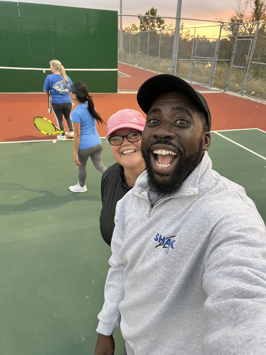 MrLang5ton's tweet image. Fun time playing at The US @SalemSharkTank Open! 🎾 @PaxtonCharleen @JeremyAbrecht #BeAShark #MeetMeAtTheNet