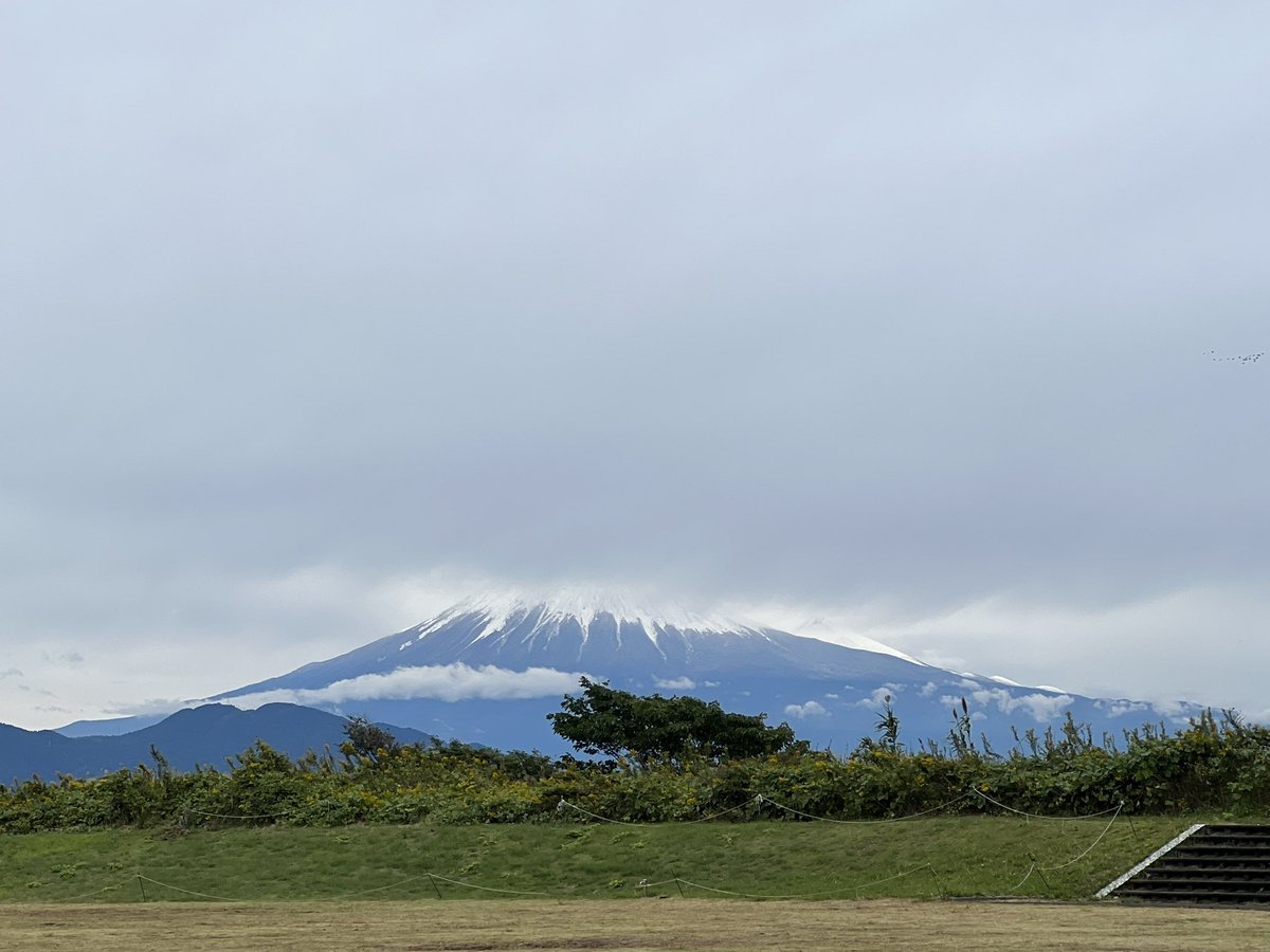 kk260796's tweet photo. 富士山が片鱗を見せる🗻 https://t.co/2tvmyr87Ye