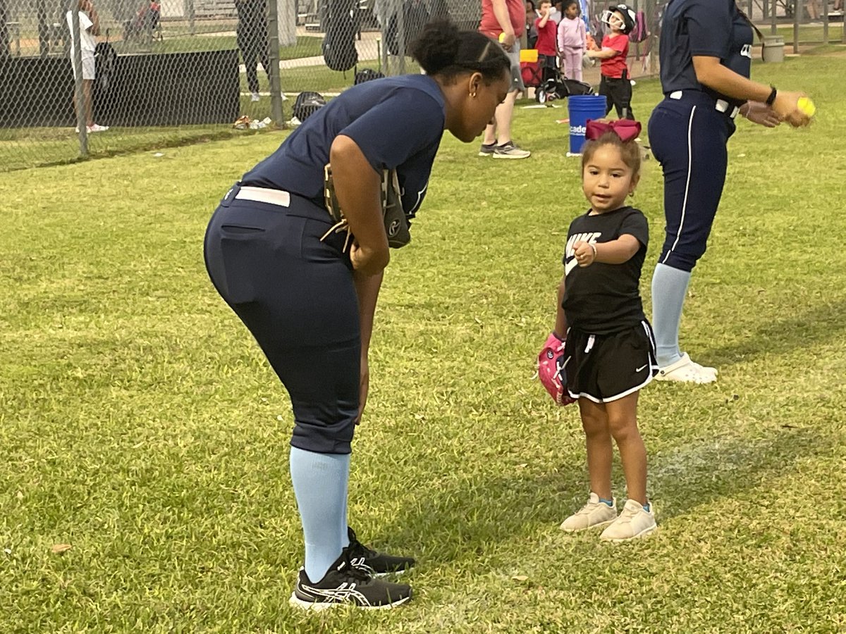 BergerLauryn's tweet photo. An evening with the littles today! 6u softball is so much fun! The Rangers enjoyed helping these girls out today, and remembering what it was like to be that little. 💙🥎 #tinygloves #RangerPride https://t.co/1utazWxC7e