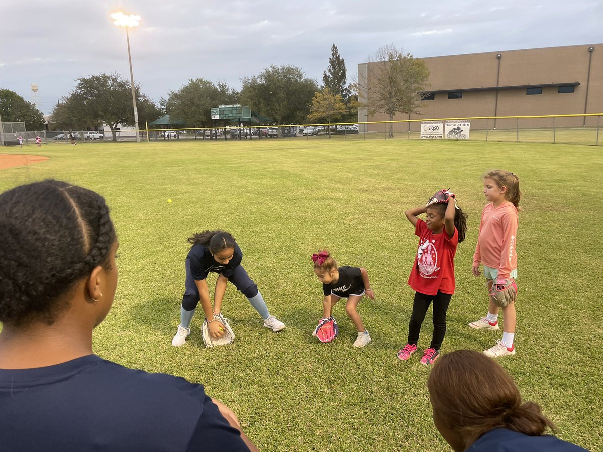 BergerLauryn's tweet photo. An evening with the littles today! 6u softball is so much fun! The Rangers enjoyed helping these girls out today, and remembering what it was like to be that little. 💙🥎 #tinygloves #RangerPride https://t.co/1utazWxC7e