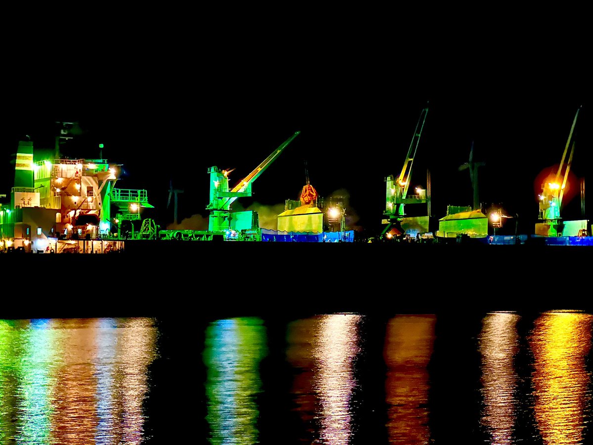 ディズニーランドみたいな工場🏭
#給食番長 #メシバン #風景