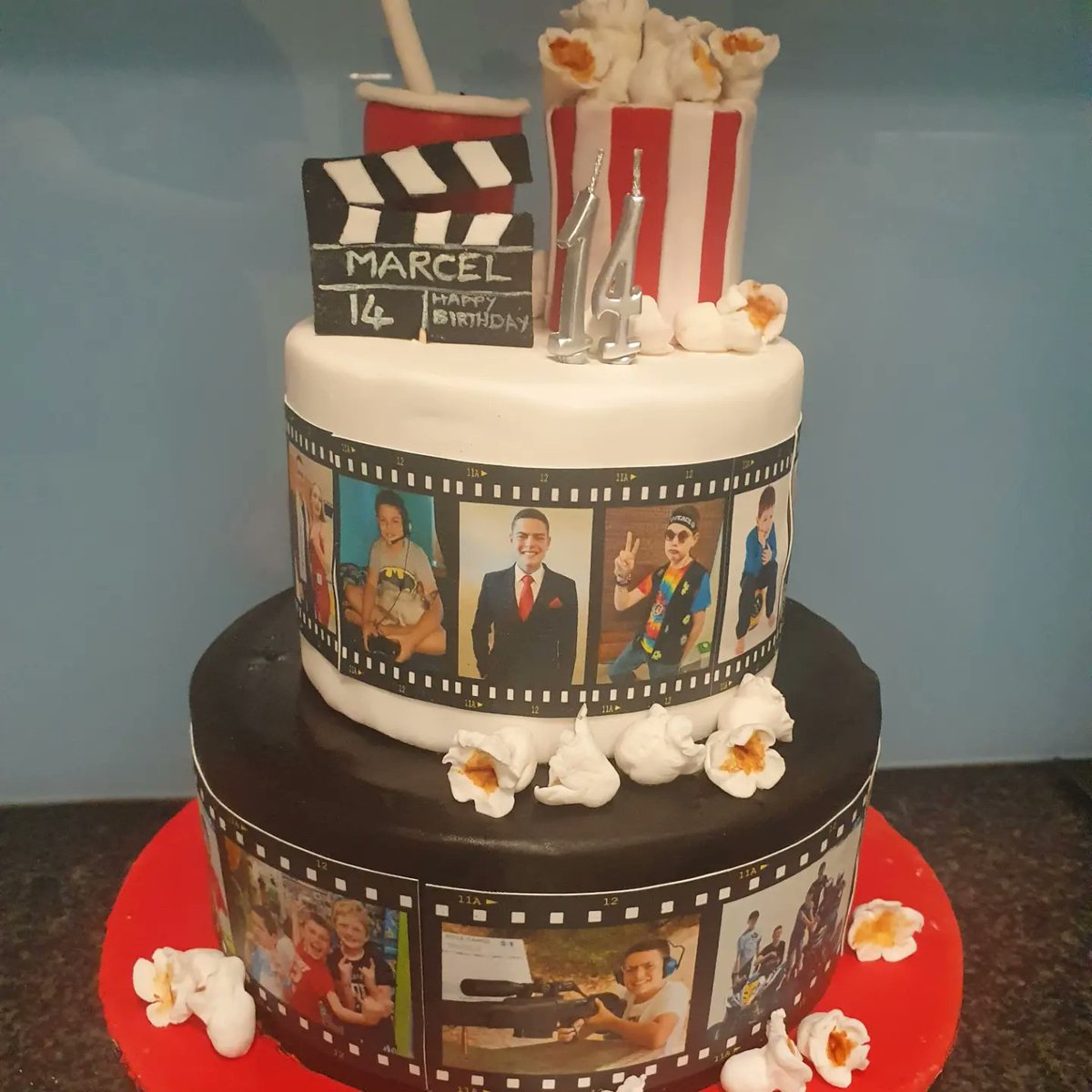 SuperWeasel8's tweet photo. This year's cakes for the niece and the nephew. Absolutely adore these 2 kids. ❤ https://t.co/zKpHqSdVfk