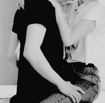 dolcevcut's tweet photo. [ABO] #taekookau • Possess You

Jk era un alfa que estaba enamorado de un lindo y tierno omega, Th, lástima que él solamente lo veía como un amigo. 

El pelinegro quería enamorarlo, quería poseerlo, él siempre lo abrazaba para impregnarlo de sus feromonas, moría por ser su alfa. https://t.co/ewS7byWgvs