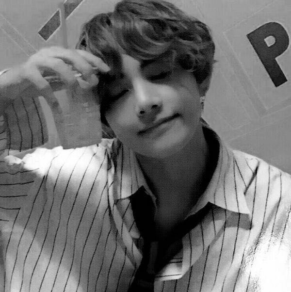 dolcevcut's tweet photo. [ABO] #taekookau • Possess You

Jk era un alfa que estaba enamorado de un lindo y tierno omega, Th, lástima que él solamente lo veía como un amigo. 

El pelinegro quería enamorarlo, quería poseerlo, él siempre lo abrazaba para impregnarlo de sus feromonas, moría por ser su alfa. https://t.co/ewS7byWgvs