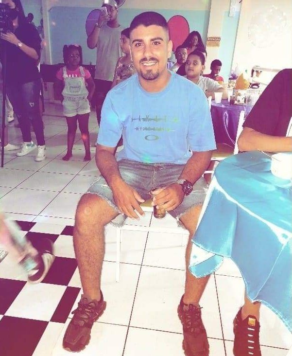 euluanqueirozzz's tweet photo. até agora sem acreditar, nunca vou esquecer das nossas brincadeira irmão, você era muito pureza, amado por todos só vivia brincando e smp feliz, cria desde menor, nunca será esquecido 💔💔💔😭🏴🖤#SddsEternasPão 😭😭😭💔💔 https://t.co/3rIqdDhlyn