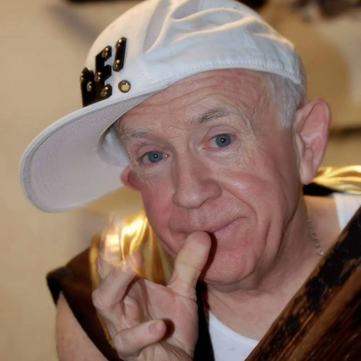 Amfurknee's tweet photo. I'm glad I cross paths with you on this side of the rainbow @thelesliejordan . You brought me and many others uncontrollable laughs and smiles over the years.
I'm sharing a couple of photos I took in Chicago.
#LeslieJordan #beverlyleslie #brotherboy #sordidlives #WillAndGrace https://t.co/l3RqKcznuo