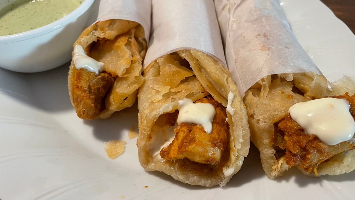 DFUSAtv's tweet photo. Delicious Chicken Paratha Roll Recipe by DFUSA
Watch now: https://t.co/TkRJBYsRJl

#desifoodsusa #dfusa #chicken #paratha #mayo #roll #streetfood #recipe https://t.co/UlIpfVIEHO