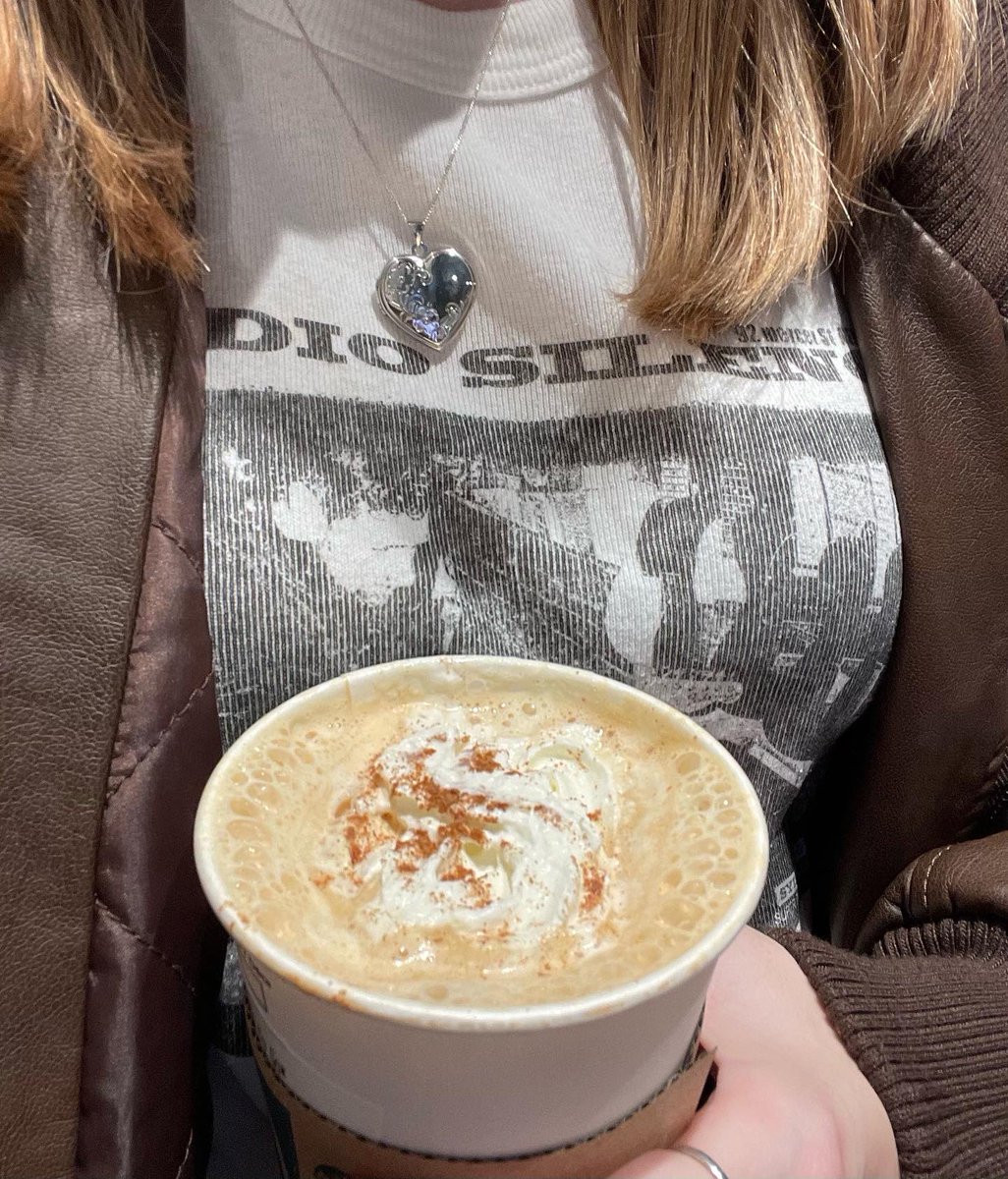 Eloise 🍂 tweet media