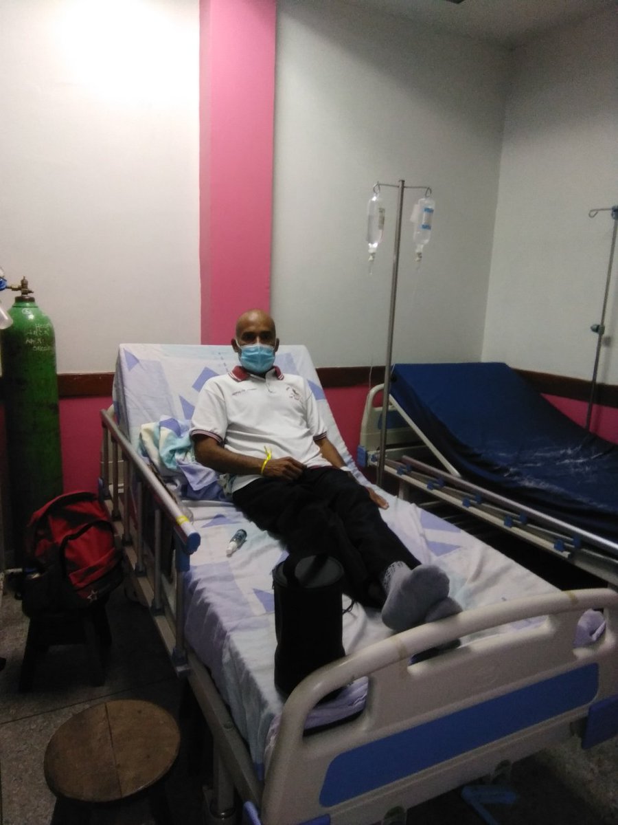 SierraltaJohnny's tweet photo. Hoy inicié mi 8vo. Ciclo de 4 días seguidos de Quimioterapia. Gracias  presidente @NicolasMaduro   que me dio todo el kit de estos 8 ciclos por medio de pueblo soberano, le seguiré pidiendo. Lastimosamente el presidente tiene que hacer todo, gobierno regional bien gracias https://t.co/6fdjoXAjxE