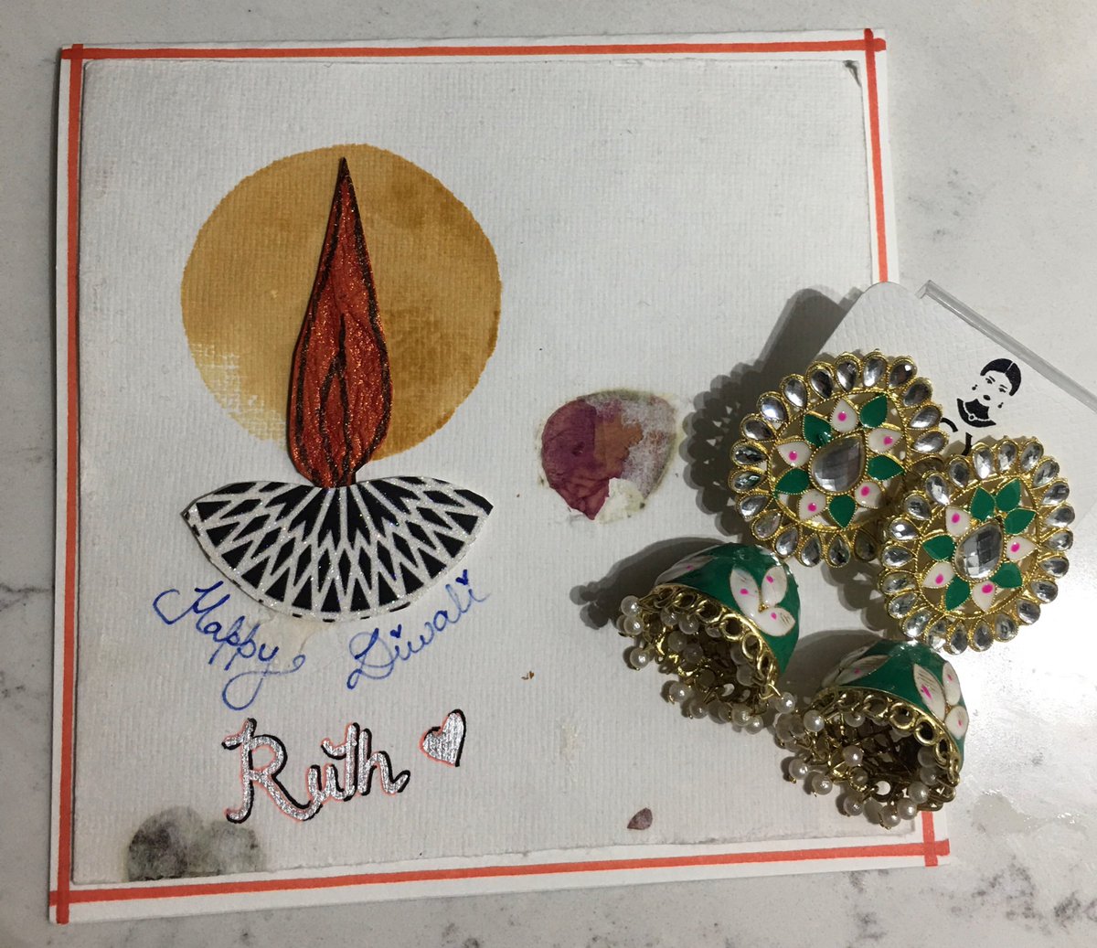 MrsRFreitas's tweet photo. Even when on mat leave, I feel a part of the fun #DiwaliCelebration @CobblestoneES thanks to @Ms_ParulLal and her surprise home deliveries.  So beautiful and so sweet. #HappyDiwali https://t.co/nCyNri48aH