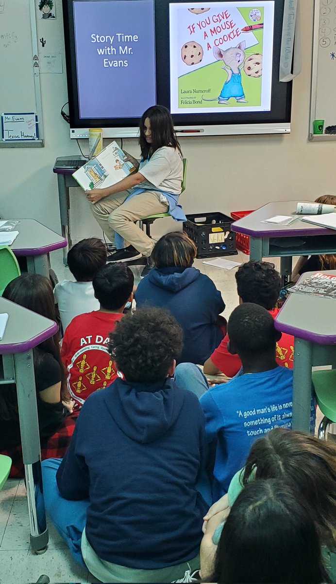 Monticelloman1's tweet photo. Students reading If You Give a Mouse a Cookie to explain the concept of appeasement used by Hitler for our Holocaust/WWII unit. #dataedwhite #datadoes #DataFam https://t.co/tvyRONnGIr