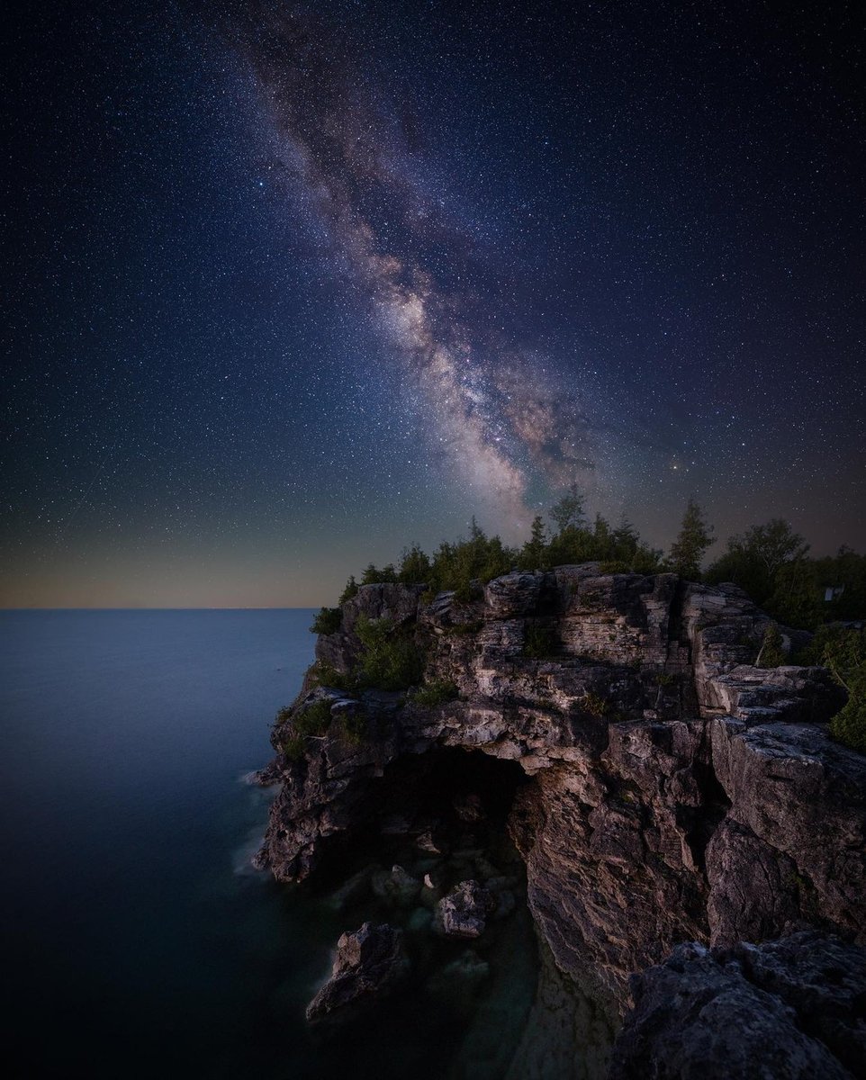 explorethebruce's tweet image. Home of one of UNESCO's Biosphere Reserves, the Bruce Peninsula sky makes for one of the most scenic wonders. ⁠

Learn more on our website: l8r.it/JK3H
⁠
📷️: l8r.it/Ea4o

#ExploretheBruce #BruceCounty #Peninsula #Stargazing #TheGrotto #Milkyway