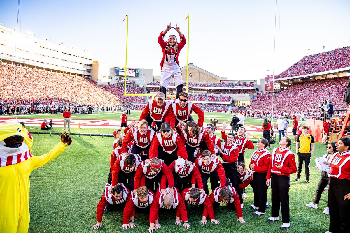 badgerband's tweet photo. Nothing better than a Badger win and a guest conducting appearance by @SMBofficial’s Steve Miller on Homecoming!
#OnWisconsin
📸: @pxphotography https://t.co/6MGqCePf4F