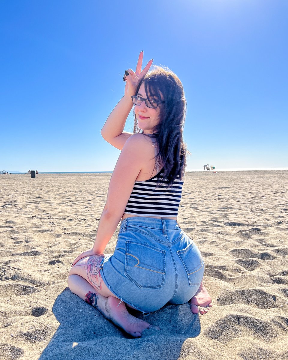 Sara Mei Kasai Free 0F on Twitter "Beach day = free toes"