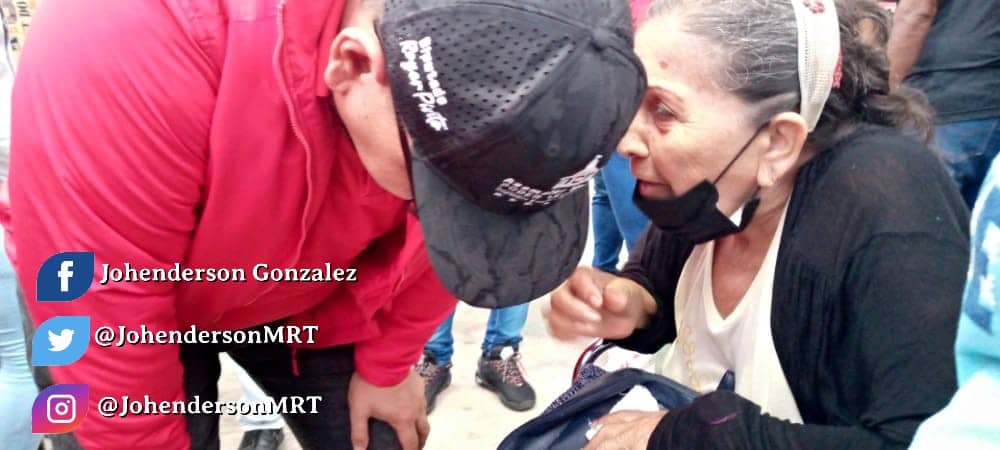 JohendersonG_'s tweet photo. Atendiendo el llamado del pueblo desde la cancha techada de 12 de Octubre, dando protagonismo al pueblo, comprometidos con nuestra Revolución Bolivariana de que sólo el pueblo salva el pueblo, ustedes ordenen... ¡Nosotros sabremos obedecer! 
@NicolasMaduro #VenezuelaVamosPaLante https://t.co/8bk3FKTae4