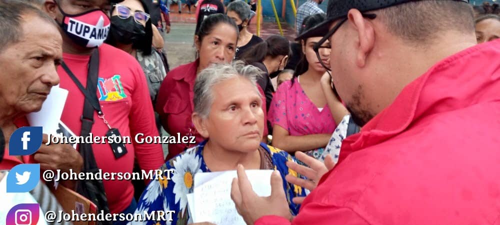 JohendersonG_'s tweet photo. Atendiendo el llamado del pueblo desde la cancha techada de 12 de Octubre, dando protagonismo al pueblo, comprometidos con nuestra Revolución Bolivariana de que sólo el pueblo salva el pueblo, ustedes ordenen... ¡Nosotros sabremos obedecer! 
@NicolasMaduro #VenezuelaVamosPaLante https://t.co/8bk3FKTae4