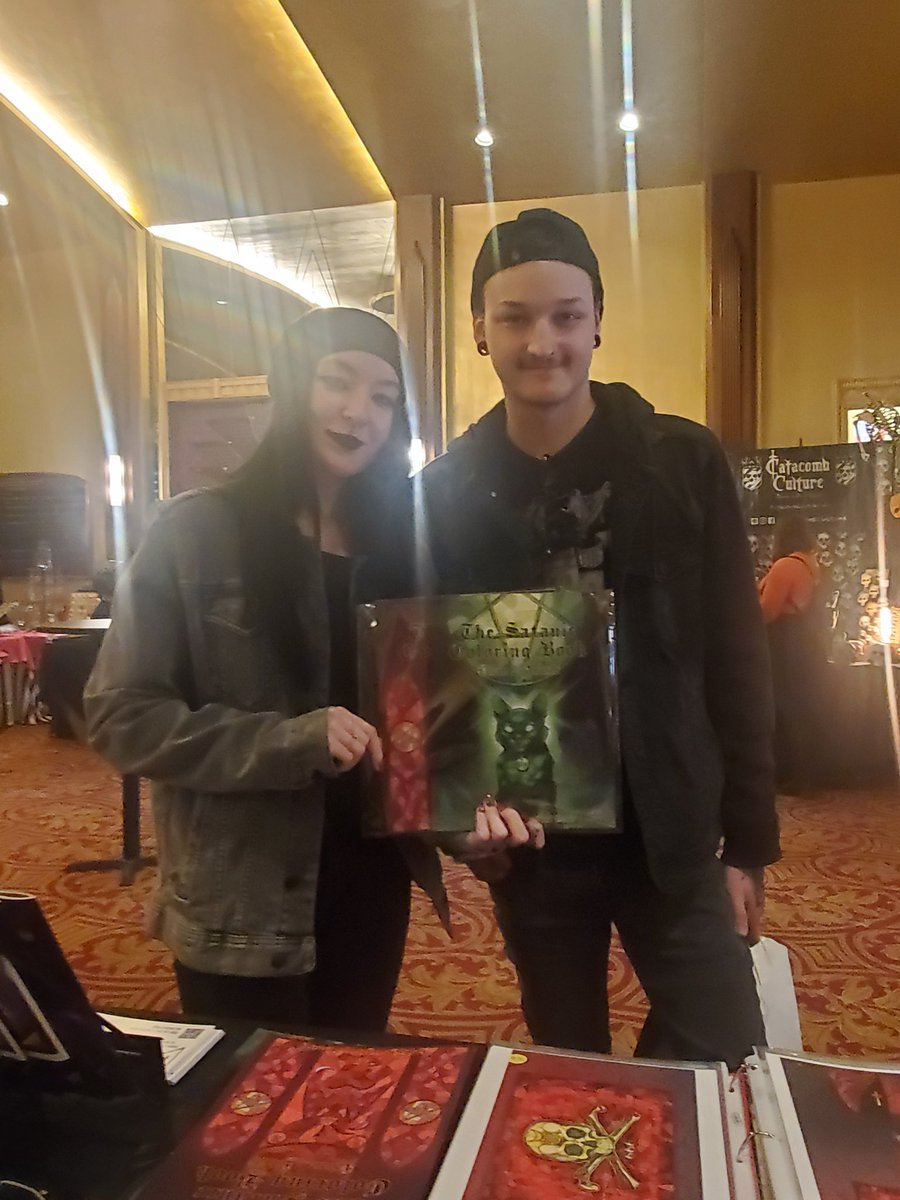 LenoxArtist's tweet image. Thanks again to all the awesome fans from this Sunday at Bazaar of the Bizarre and @FMKirbyCenter #sataniccoloringbook #lordsofthecosmos